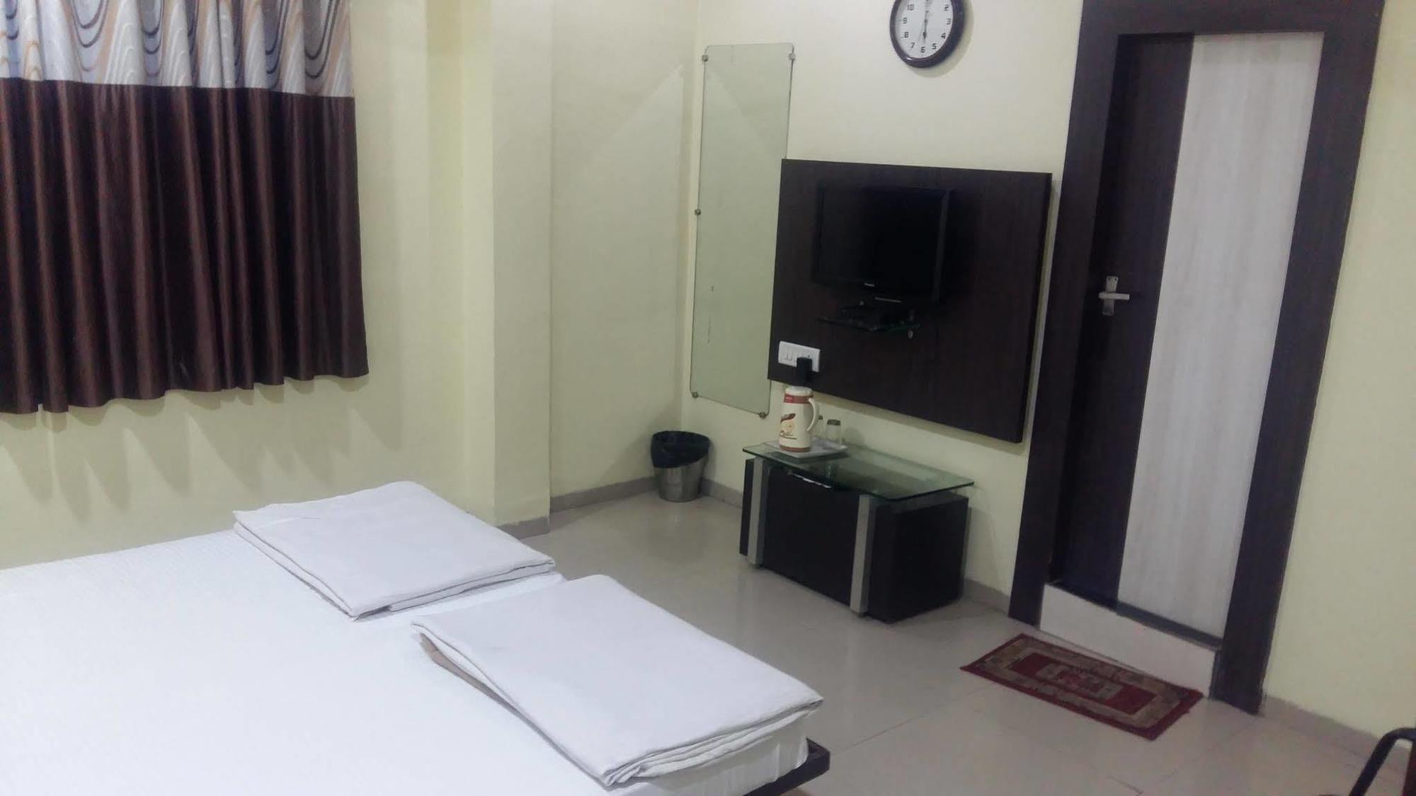 Hotel Muskan Palace 乌贾因 外观 照片
